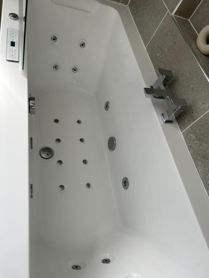 Number 6 Apartment ฟอร์ตวิลเลียม ภายนอก รูปภาพ